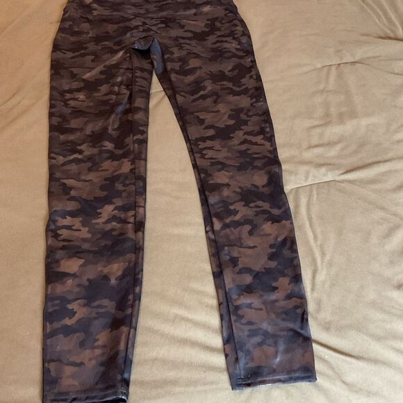 Spanx Look At Me Now Camo Print Seamless Leggings Size XL - Picture 3 of 4